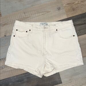 Abercrombie & fitch the mom short high rise Cream Jean Shorts